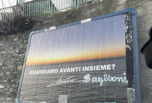 Writer aggiunge nomi di cantanti famosi ai manifesti della campagna elettorale di Scajola Writer aggiunge nomi di cantanti famosi ai manifesti della campagna elettorale di Scajola