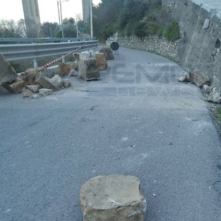 Sanremo: partita la messa in sicurezza di strada San Pietro, probabile riapertura della strada tra poche ore (Foto e Video) Sanremo: partita la messa in sicurezza di strada San Pietro, probabile riapertura della strada tra poche ore (Foto e Video)