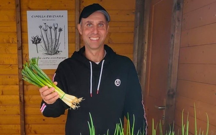 L'agricoltore-scrittore Marco Damele: "Pianta un albero e avrai creato la vita per il nostro futuro" L'agricoltore-scrittore Marco Damele: "Pianta un albero e avrai creato la vita per il nostro futuro"