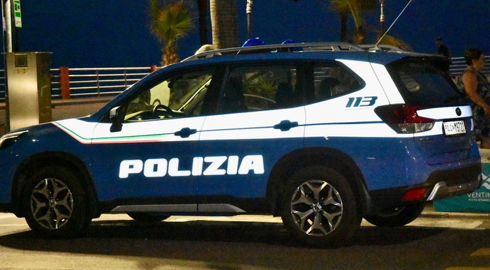Ventimiglia: rubano due zaini sulla spiaggia, braccati dalla Polizia i malviventi e restituita la refurtiva
