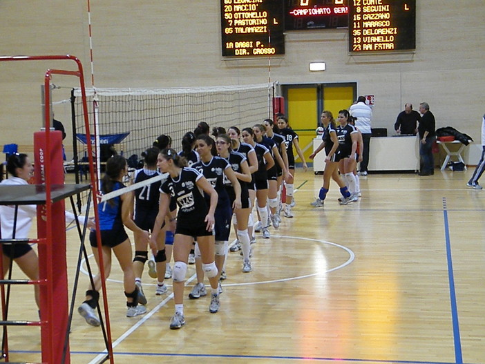 Imperia: le ragazze della Maurina volley impegnate contro il Ceparana, in uno scontro al vertice