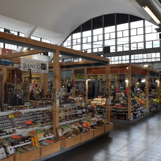 Sanremo: in troppi al mercato ortofrutticolo senza mascherina, la segnalazione di un nostro lettore Sanremo: in troppi al mercato ortofrutticolo senza mascherina, la segnalazione di un nostro lettore