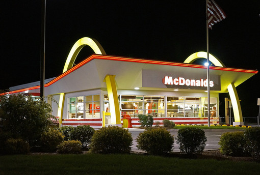 Imperia: un altro passo avanti per l’arrivo del McDonald’s sul lungomare Vespucci, c’è il ‘sì’ alla variante