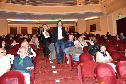 Sanremo: 'Il tesoro di Putin' ai Martedì Letterari, l'autore "I sequestri degli yacht sono partiti proprio da qui" (Video) Sanremo: 'Il tesoro di Putin' ai Martedì Letterari, l'autore "I sequestri degli yacht sono partiti proprio da qui" (Video)