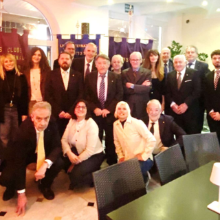 Il governatore Mauro Imbrenda fa visita al Lions Club Bordighera Capo Nero Host (Foto) Il governatore Mauro Imbrenda fa visita al Lions Club Bordighera Capo Nero Host (Foto)
