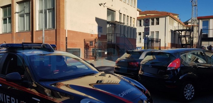 Imperia: nessun commento stamattina all'ingresso al 'Marconi' dopo l'arresto della Preside Anna Rita Zappulla (Foto e Video) Imperia: nessun commento stamattina all'ingresso al 'Marconi' dopo l'arresto della Preside Anna Rita Zappulla (Foto e Video)