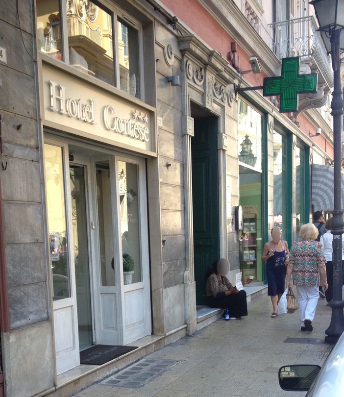 Sanremo: il mendicante di via Matteotti conferma "Non querelerò il Sindaco, cerco lavoro" Sanremo: il mendicante di via Matteotti conferma "Non querelerò il Sindaco, cerco lavoro"