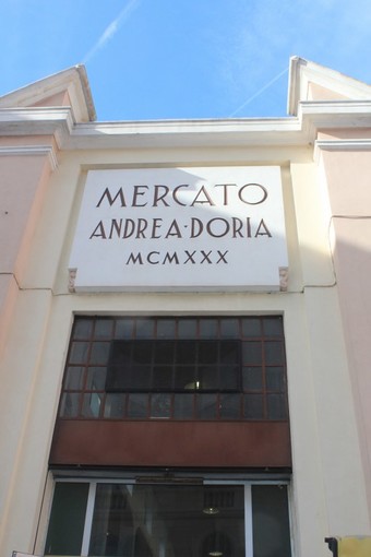 Imperia: il troppo caldo rallenta i lavori al mercato coperto di Oneglia. Prorogata l'ordinanza di divieto di sosta in via e piazza Doria