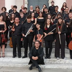 Marco Reghezza torna sul podio: l’OpenOrchestra porta a Taggia un viaggio musicale tra Mozart, Piazzolla e Puccini