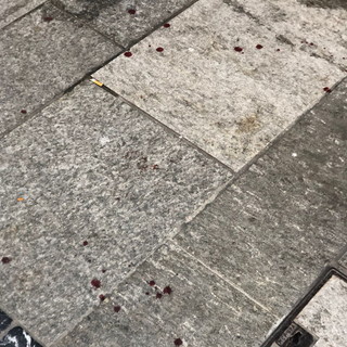 Sanremo: macchie di sangue tra via Matteotti e via Marsaglia, erano di un uomo caduto stanotte (Foto) Sanremo: macchie di sangue tra via Matteotti e via Marsaglia, erano di un uomo caduto stanotte (Foto)