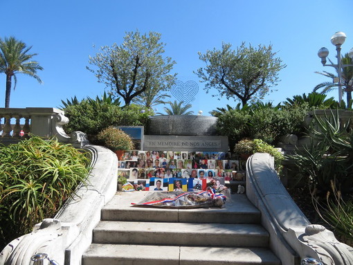 Nizza: domani l'anniversario della strage del 2016, 86 raggi di luce sulla Promenade des Anglais