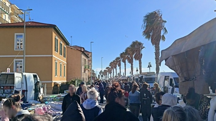 Mercato del venerdì a Ventimiglia, Pd: "Più rigore nel rispetto degli orari di sgombero e nelle operazioni di pulizia dell’area" Mercato del venerdì a Ventimiglia, Pd: "Più rigore nel rispetto degli orari di sgombero e nelle operazioni di pulizia dell’area"