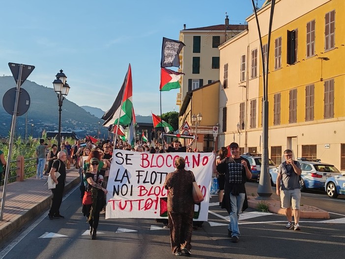 Ventimiglia, il Comitato per la Palestina libera scrive ai Comuni: “Esponete la bandiera palestinese” Ventimiglia, il Comitato per la Palestina libera scrive ai Comuni: “Esponete la bandiera palestinese”