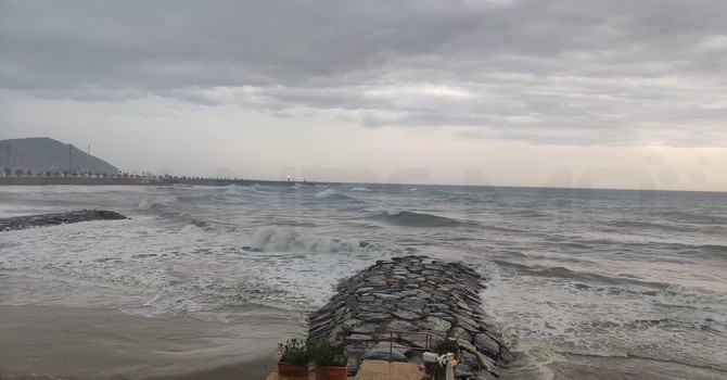Maltempo, tregua temporanea nell’Imperiese: fino a 46 mm di pioggia a Diano Marina, attesi nuovi rovesci in serata Maltempo, tregua temporanea nell’Imperiese: fino a 46 mm di pioggia a Diano Marina, attesi nuovi rovesci in serata