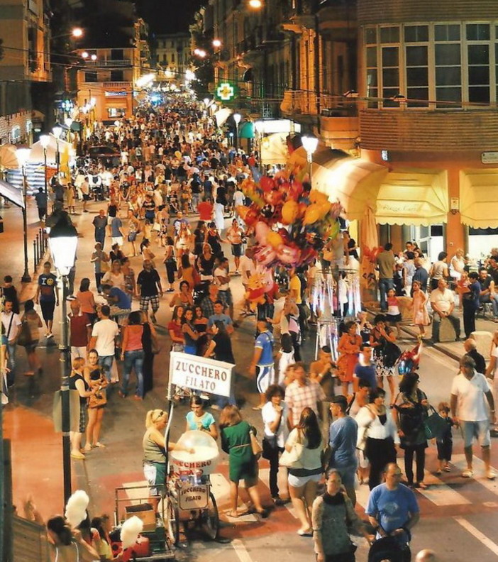 Ventimiglia: il 5 luglio tornano i “Martedì by night”, isola pedonale in via Cavour per fare shopping alla sera