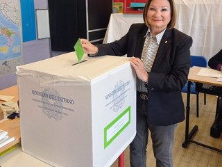 Marilena Piardi al voto Marilena Piardi al voto