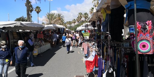 Sanremo: mercato del sabato sul lungomare, ambulanti delusi per i pochi affari