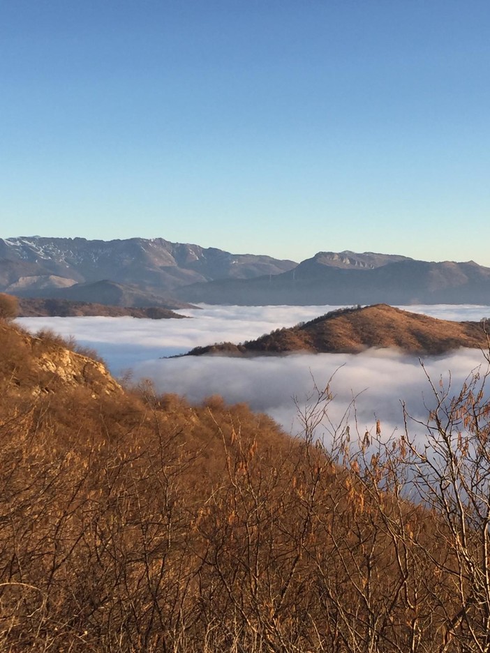 Colle d'Oggia: l'incredibile fenomeno del mare di nebbia immortalato da un nostro lettore (Foto) Colle d'Oggia: l'incredibile fenomeno del mare di nebbia immortalato da un nostro lettore (Foto)