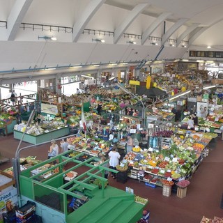 Sanremo: presentata ieri al Comune la proposta per lo spostamento dei banchi durante i lavori al mercato annonario