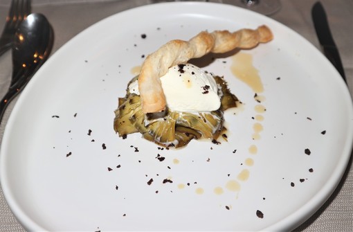 Macine del Confluente applausi per il menù dedicato ai Carciofi dello chef Giancarlo Borgo. Macine del Confluente applausi per il menù dedicato ai Carciofi dello chef Giancarlo Borgo.