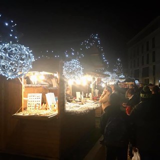 Pentolaccia, maschere tradizionali, animazione e tante golosità nel weekend del Mercatino di Natale a Loano Pentolaccia, maschere tradizionali, animazione e tante golosità nel weekend del Mercatino di Natale a Loano