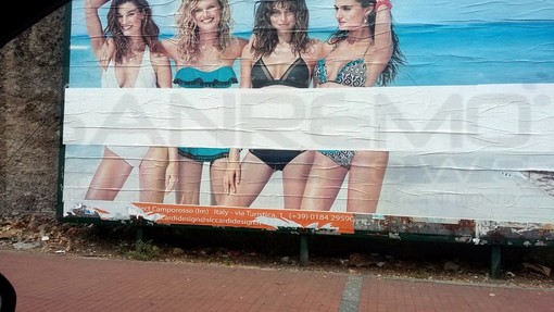Ventimiglia: manifesto coperto nella zona di Roverino, non per motivi religiosi ma perchè è scaduta la concessione Ventimiglia: manifesto coperto nella zona di Roverino, non per motivi religiosi ma perchè è scaduta la concessione