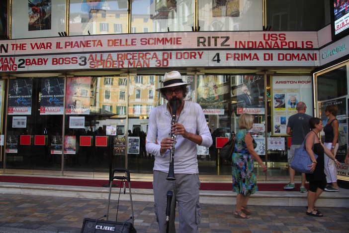 M5S: “Sanremo la città dove l’artista di strada con l’amplificatore, se vuole suonare, deve essere diplomato al conservatorio”