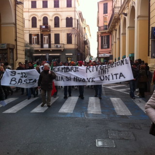 Imperia: almeno 1500 persone alla 'Giornata dei Forconi', partito il corteo che terminerà in piazza della Vittoria