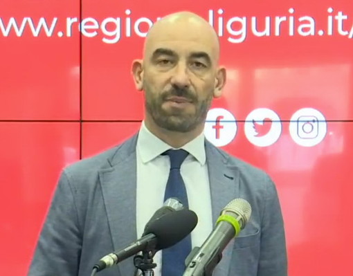 Coronavirus, l'annuncio di Bassetti: "Da domani chiuso il padiglione più grande del San Martino allestito per l'emergenza" (video)
