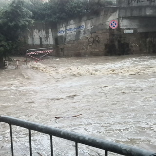 Allerta 'ROSSA' su tutta la regione: una giornata campale che termina con 300 mm di pioggia e tante frane (Foto e Video)