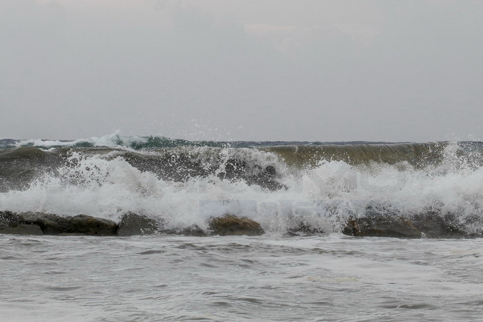 Maltempo: piogge almeno fino a lunedì, temperature alte per il periodo e da domani mare fino a 'Forza 8'