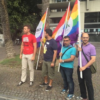 Diano Marina: manifestazione di 'Mia Arcigay' contro le dichiarazioni del Sindaco Chiappori sulle unioni civili (Foto e Video)