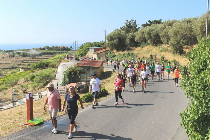 Sport, territorio e solidarietà dal 1973: a Bordighera torna la Marcia delle Palme (Foto)