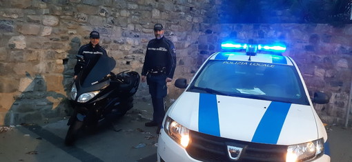 Vallecrosia: moto rubata e lasciata nel parcheggio di un supermercato, ritrovata dalla Polizia Municipale (Foto) Vallecrosia: moto rubata e lasciata nel parcheggio di un supermercato, ritrovata dalla Polizia Municipale (Foto)