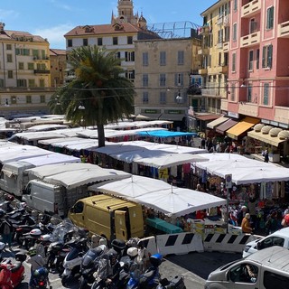 Piazza Eroi area mercatale, Damiano e Rodà: “Una scelta scellerata, occasione persa per il verde e la viabilità” Piazza Eroi area mercatale, Damiano e Rodà: “Una scelta scellerata, occasione persa per il verde e la viabilità”