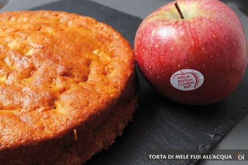 MercoledìVeg di Ortofruit: oggi prepariamo la torta di mele Fuji all'acqua MercoledìVeg di Ortofruit: oggi prepariamo la torta di mele Fuji all'acqua