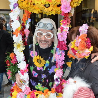 #sanremo 2014: nelle strade della città dei fiori c'è anche l'originalissimo 'MongolFiore'