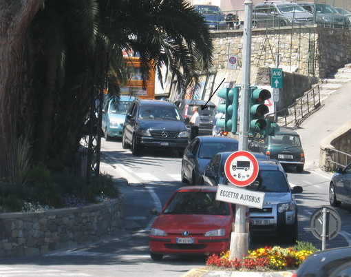 Sanremo: semaforo spento alla Foce e due incidenti, le proteste dei cittadini