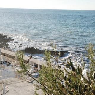 Ospedaletti, ordinanza urgente: demolizione del dehor fatiscente al Marina di Caponero entro 30 giorni