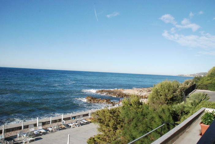 Ospedaletti, i condomini di Capo Nero : "Mancata manutenzione e tasse Imu elevate, il Comune faccia qualcosa" Ospedaletti, i condomini di Capo Nero : "Mancata manutenzione e tasse Imu elevate, il Comune faccia qualcosa"