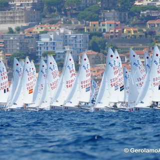 Vela: oggi tre regate ed una fantastica giornata al Mondiale 420 di Marina degli Aregai Vela: oggi tre regate ed una fantastica giornata al Mondiale 420 di Marina degli Aregai