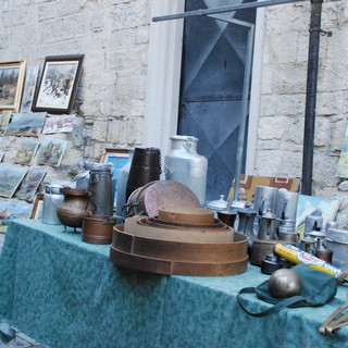 Sanremo: il mercatino dell'antiquariato in piazza Eroi si amplia. Da agosto sarà anche in piazza Borea d'Olmo