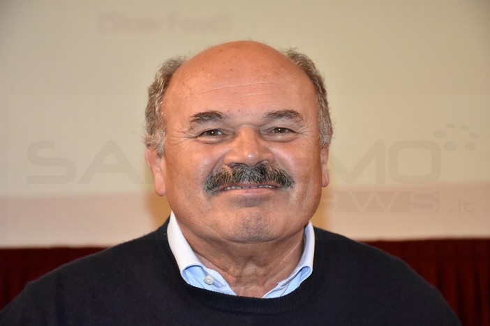Oscar Farinetti lunedì prossimo a Villa Scarsella di Diano Marina per “Un mare di pagine” Oscar Farinetti lunedì prossimo a Villa Scarsella di Diano Marina per “Un mare di pagine”