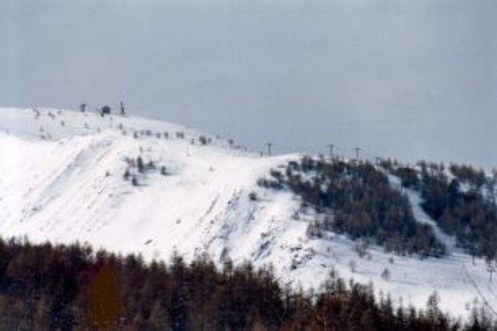 Nevica nell'entroterra: da venerdì riaprono gli impianti sciistici di Monesi