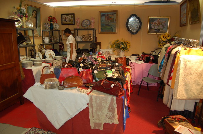 Sanremo: domenica ritorna il mercatino dell’antiquariato Sanremo: domenica ritorna il mercatino dell’antiquariato