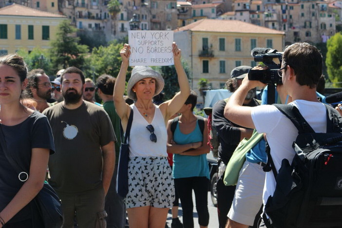 No Border di Ventimiglia esprimono solidarietà ai compagni arrestati all'aeroporto di Malpensa No Border di Ventimiglia esprimono solidarietà ai compagni arrestati all'aeroporto di Malpensa