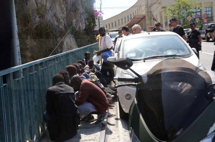 Serie di 'riammissioni' a Ponte San Luigi nel giugno 2017