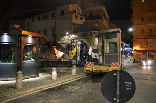 Sanremo: arrivato ieri sera il secondo chiosco di piazza Muccioli, il restyling prosegue regolarmente