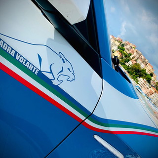 Sanremo: anziano rapinato del cellulare, giovane insegue il ladro e lo fa arrestare dalla Polizia Sanremo: anziano rapinato del cellulare, giovane insegue il ladro e lo fa arrestare dalla Polizia