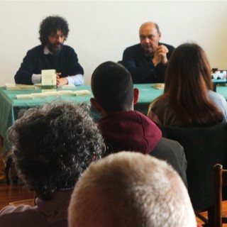 Mondovì: applausi per il "Diario di un giardiniere anarchico" di Libereso Guglielmi. Mondovì: applausi per il "Diario di un giardiniere anarchico" di Libereso Guglielmi.